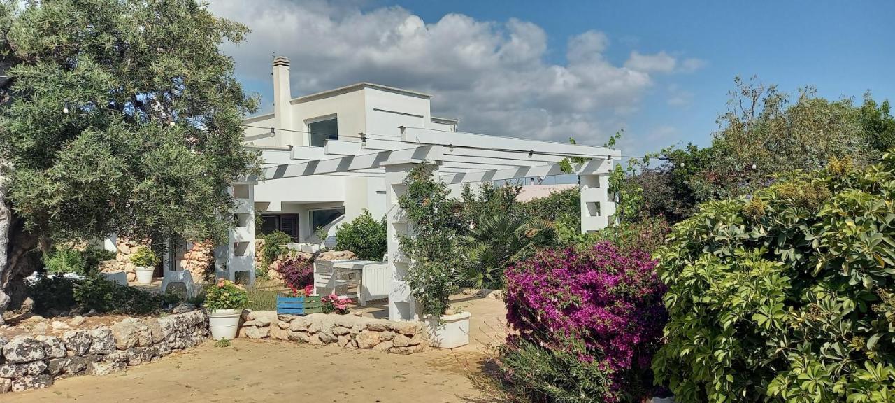 Prestigiosa Villa Con Piscina Condominiale Monopoli Exterior foto