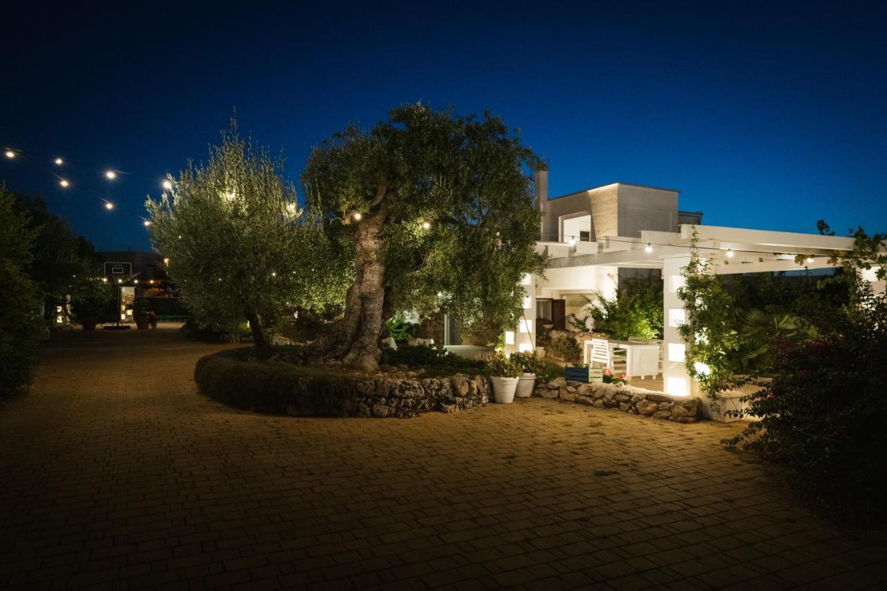 Prestigiosa Villa Con Piscina Condominiale Monopoli Exterior foto