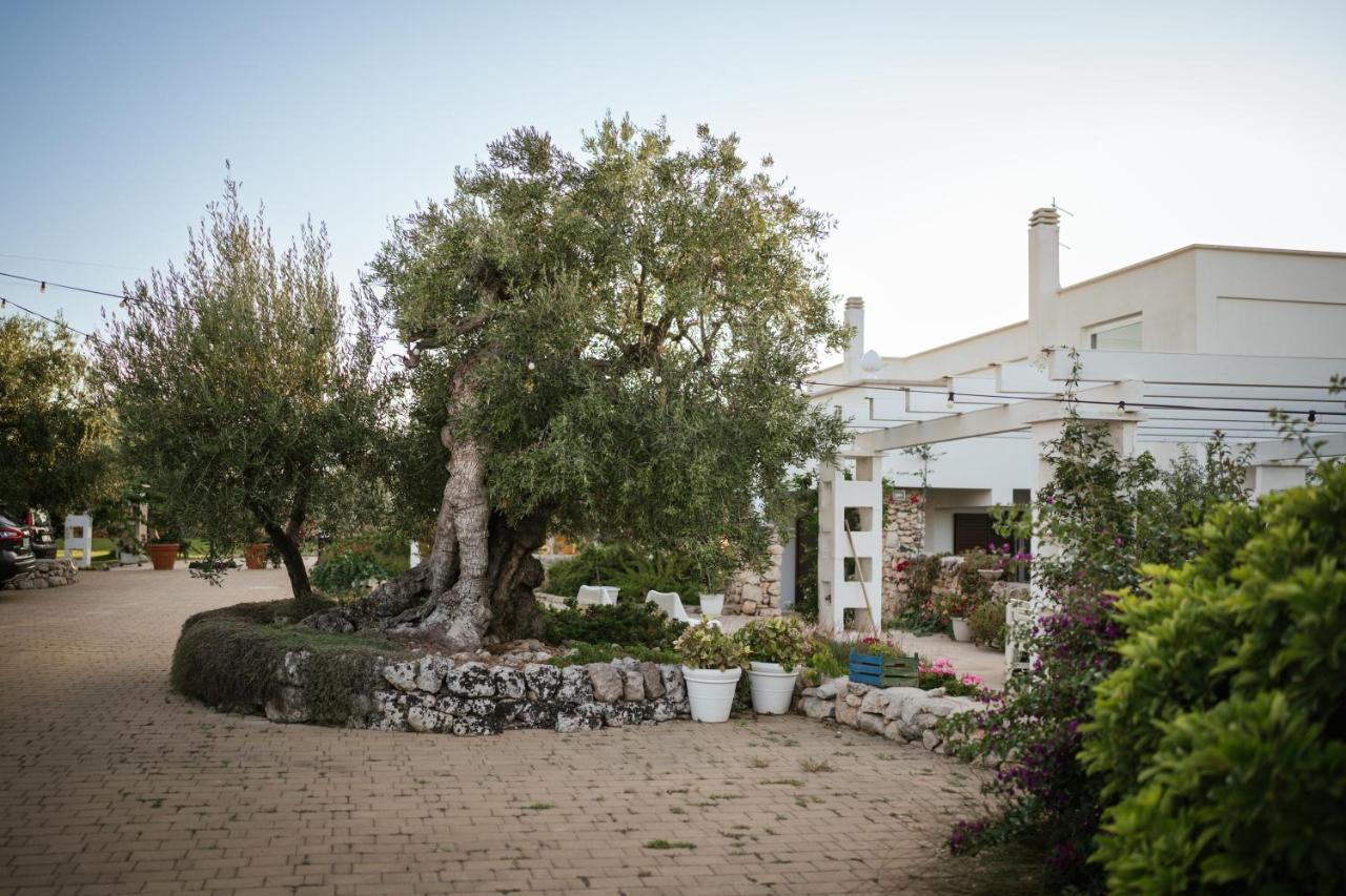 Prestigiosa Villa Con Piscina Condominiale Monopoli Exterior foto