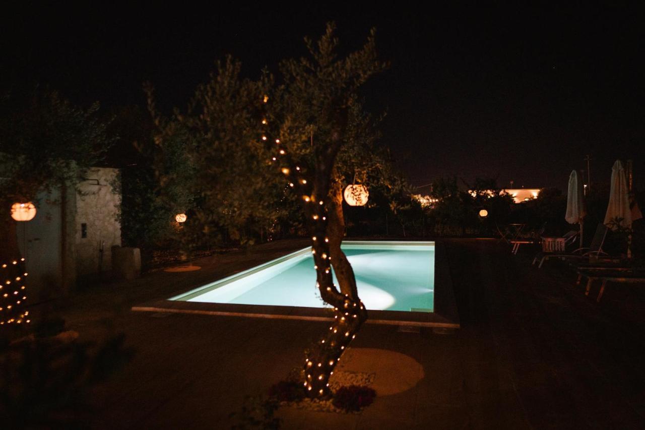 Prestigiosa Villa Con Piscina Condominiale Monopoli Exterior foto